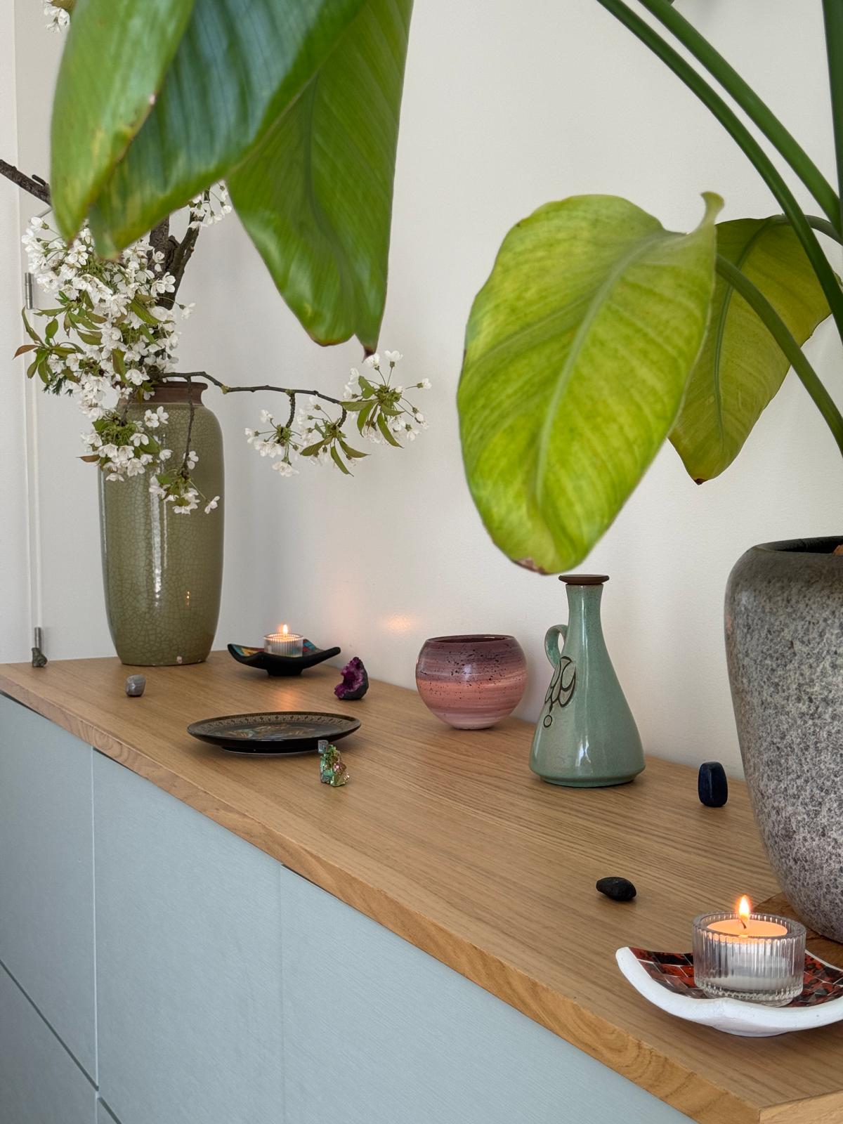 Calming zen decor in the Caldas Massage therapy room, supporting nervous system regulation in Antwerp