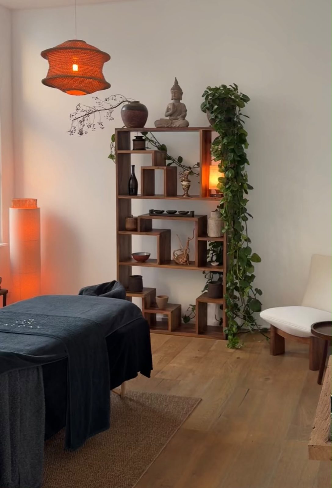 Caldas Massage treatment room in Antwerp set up for sports and deep tissue recovery sessions
